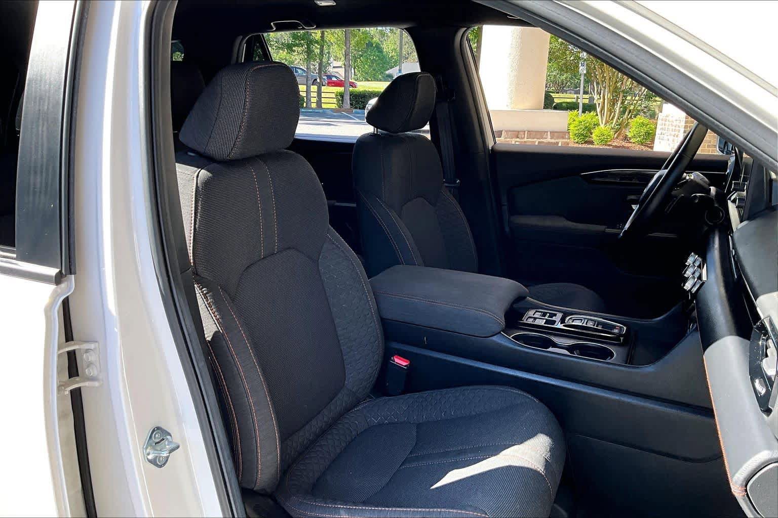 Certified 2025 Honda Pilot Sport image 9