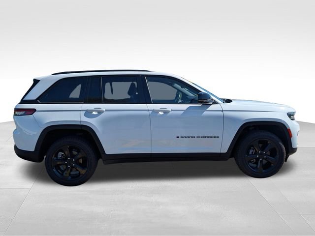 Used 2022 Jeep Grand Cherokee Altitude AWD/4WD image 9