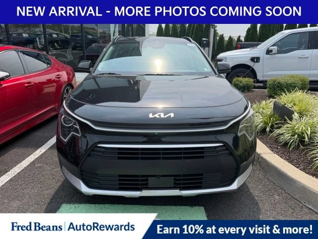 Used 2023 Kia Niro EX w/ EX Cold Weather Package FWD image 2