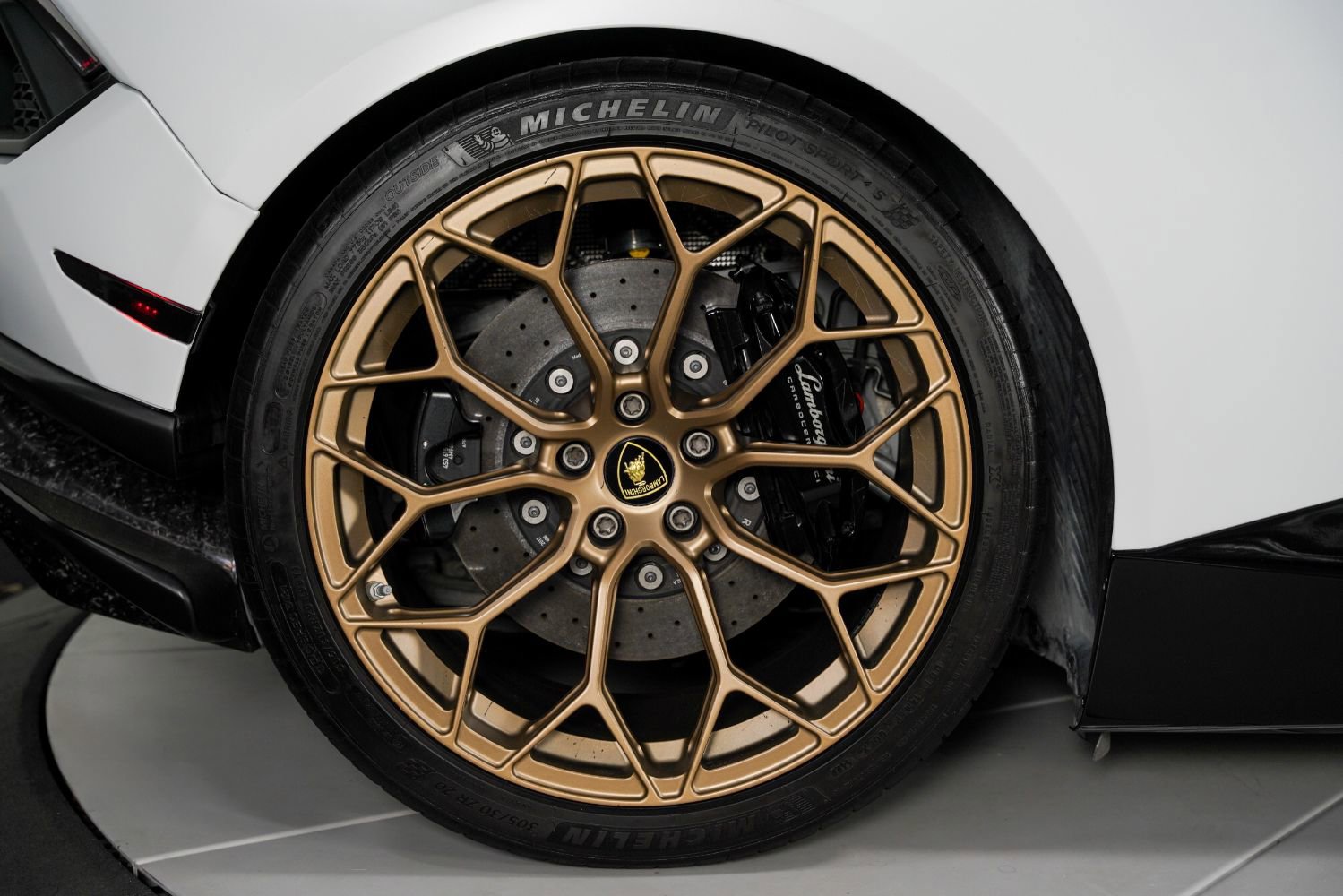 Used 2018 Lamborghini Huracan Performante image 29