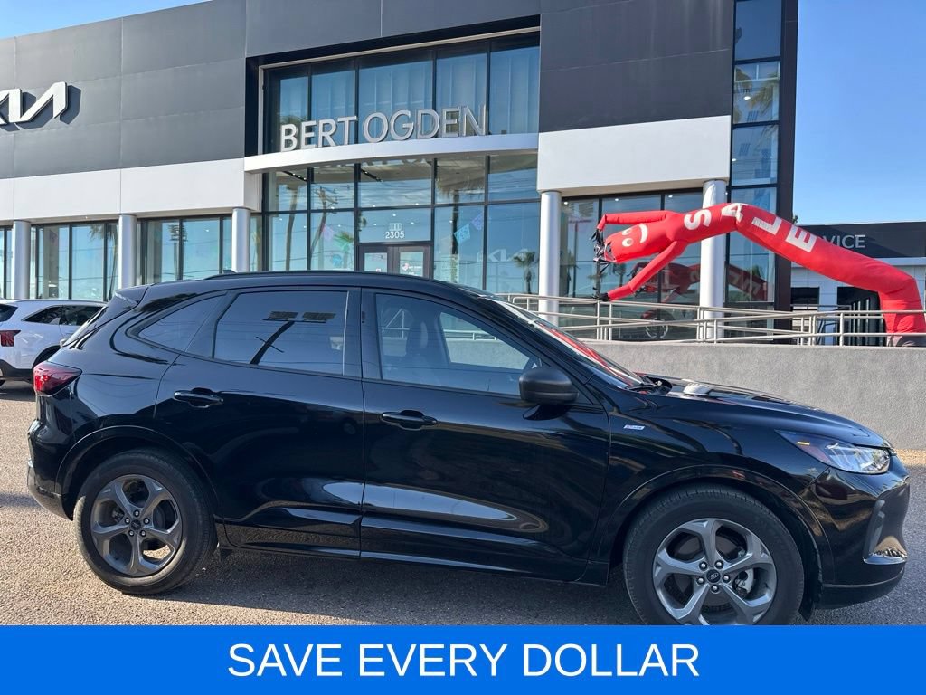 Used 2023 Ford Escape ST-Line w/ Tech Pack #1 FWD image 4