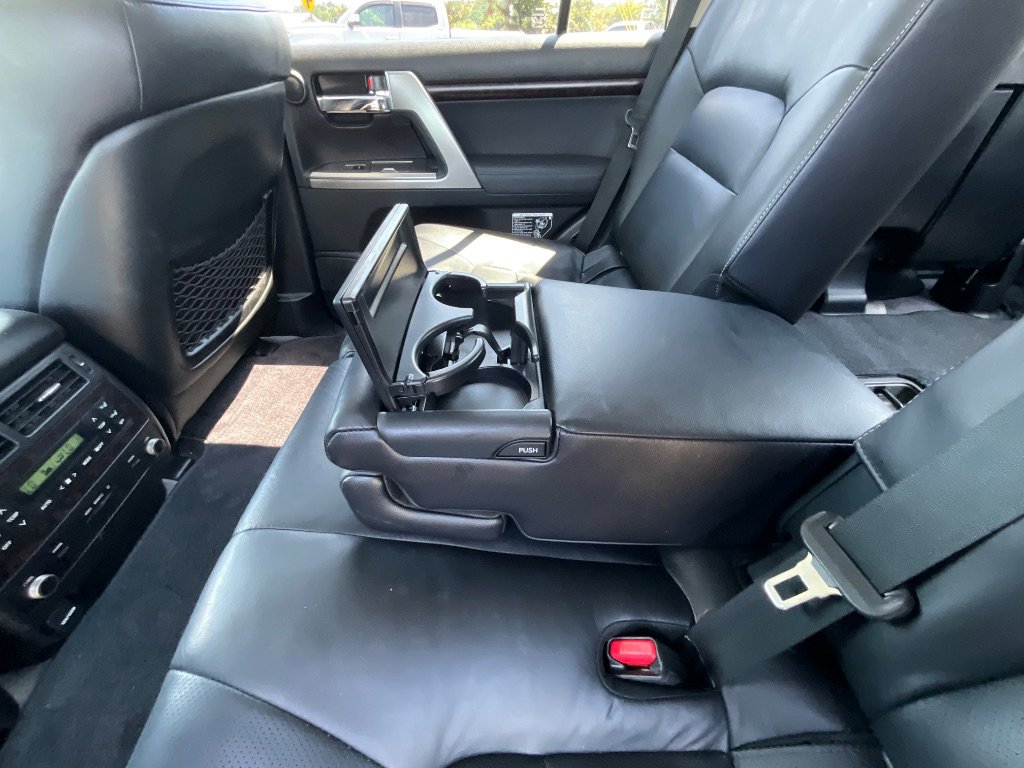 Used 2013 Toyota Land Cruiser image 24