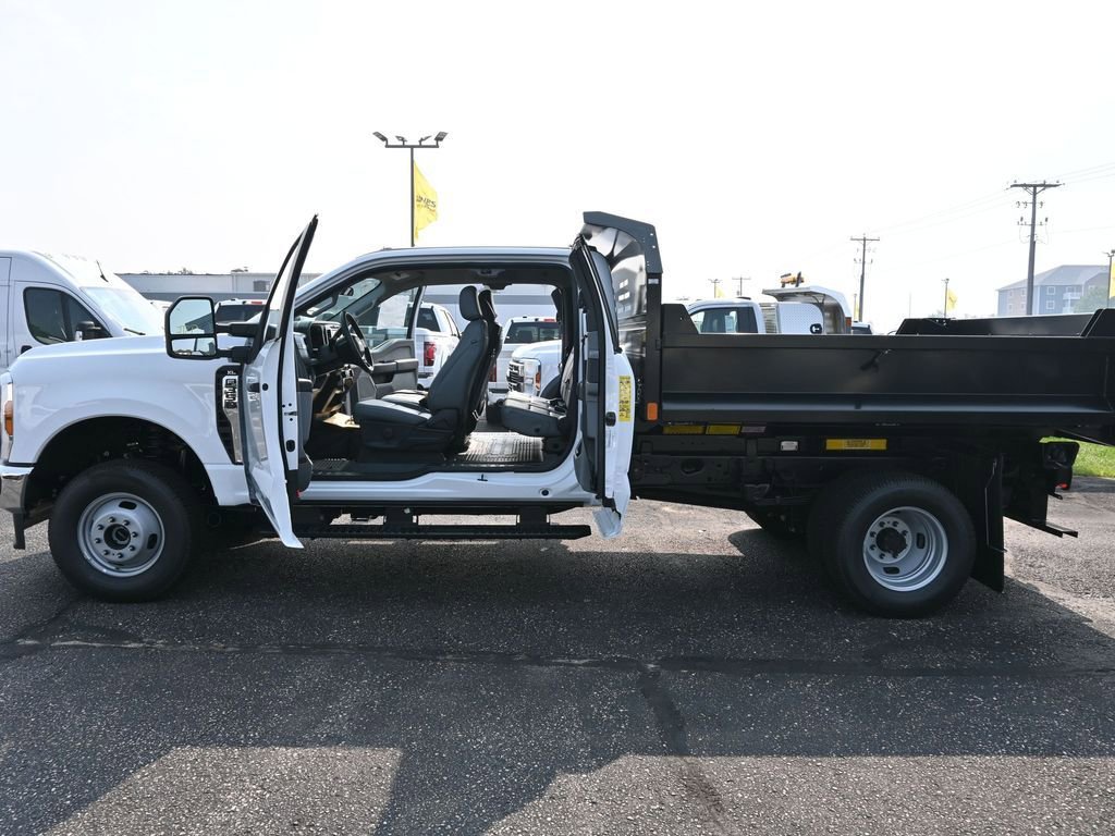 New 2025 Ford F350 XL w/ XL Chrome Package image 19