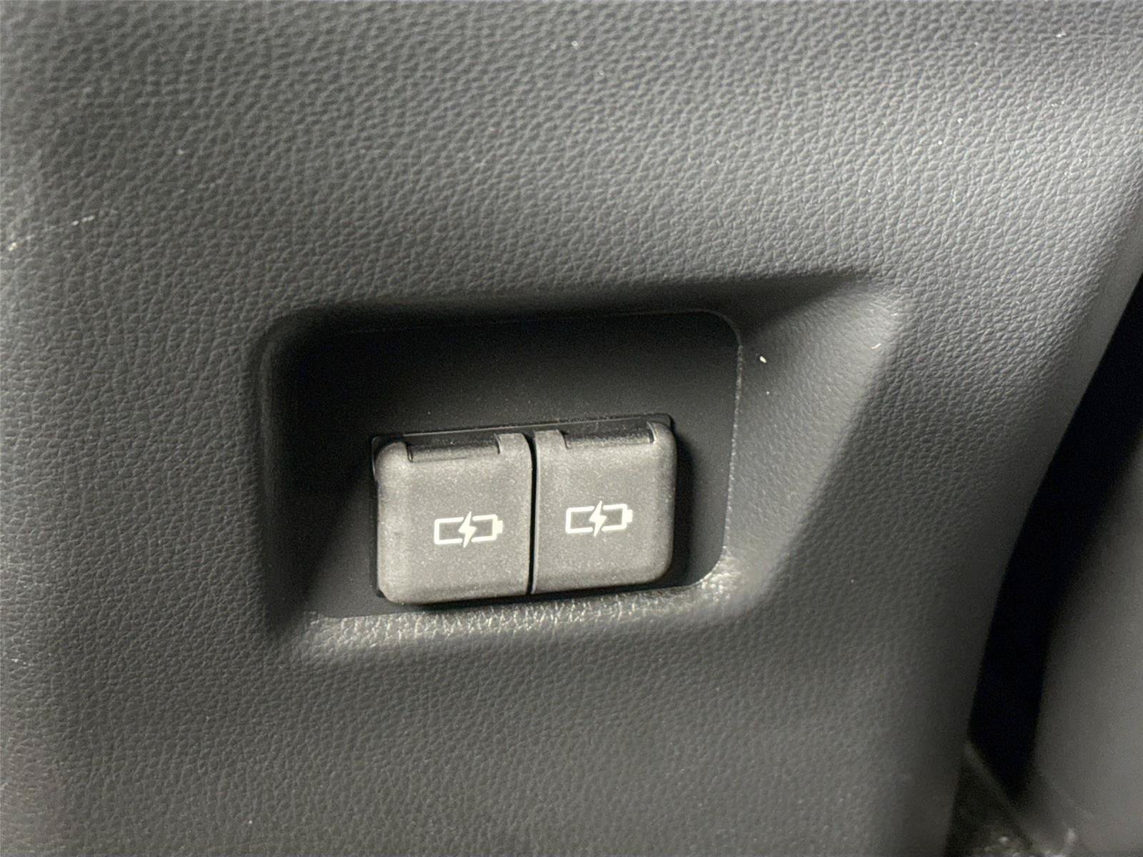 Used 2025 Toyota RAV4 XSE w/ Weather Package AWD/4WD image 46