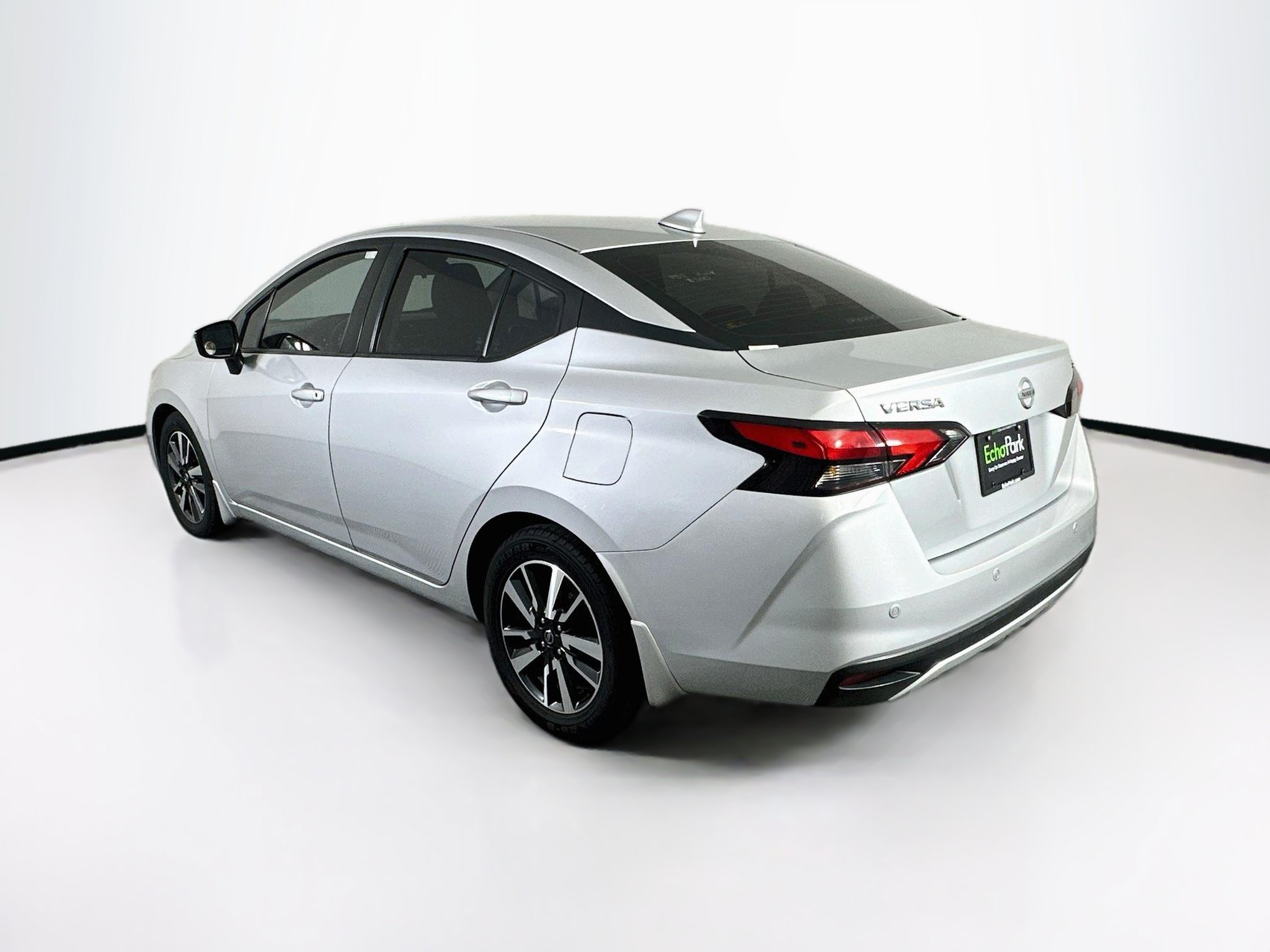 Used 2021 Nissan Versa SV FWD image 5