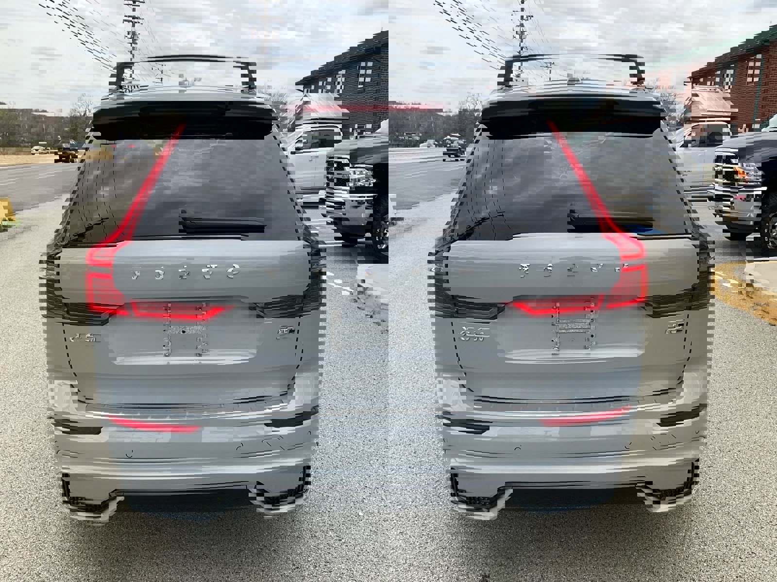 Used 2024 Volvo XC60 B5 Plus w/ Protection Package Premier image 4