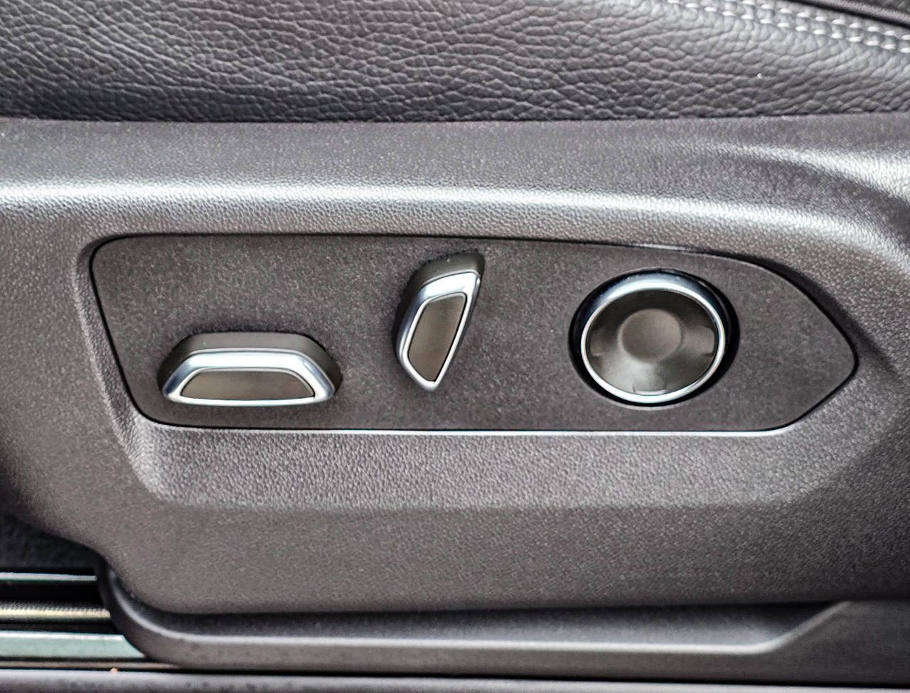 Certified 2025 GMC Yukon XL Denali w/ Sun & Power Step Package AWD/4WD image 13