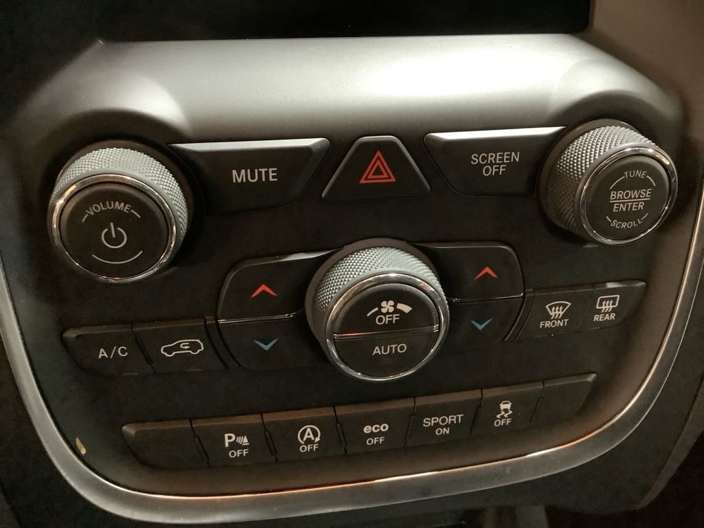 Used 2020 Dodge Durango SXT image 31