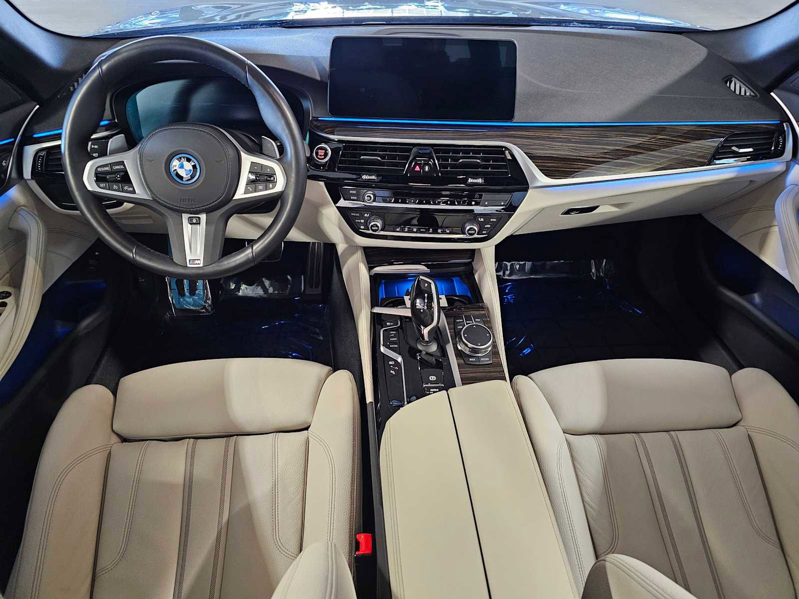 Used 2023 BMW 530e w/ M Sport Package image 10