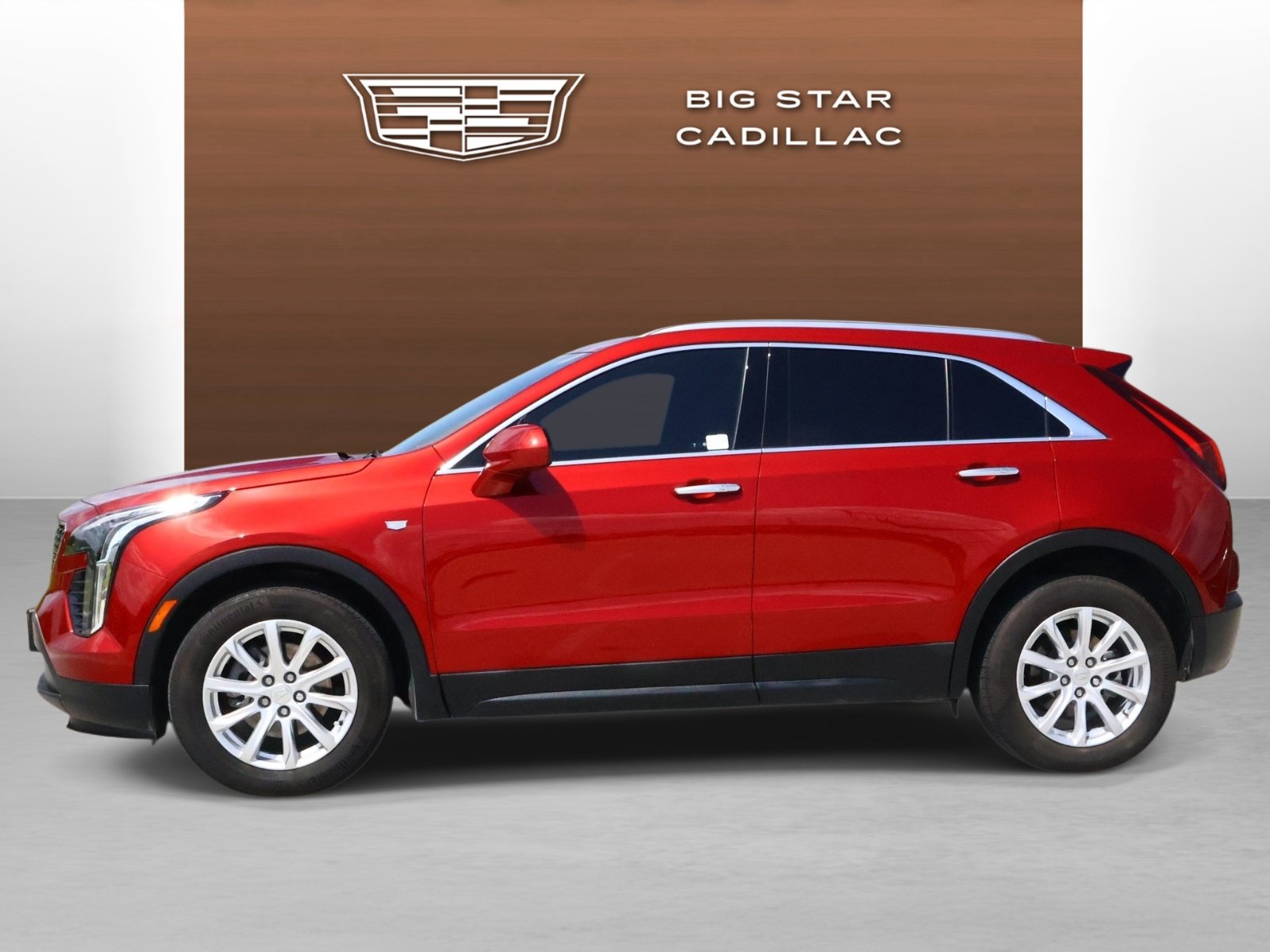 Used 2023 Cadillac XT4 Luxury w/ Cold Weather Package FWD image 2