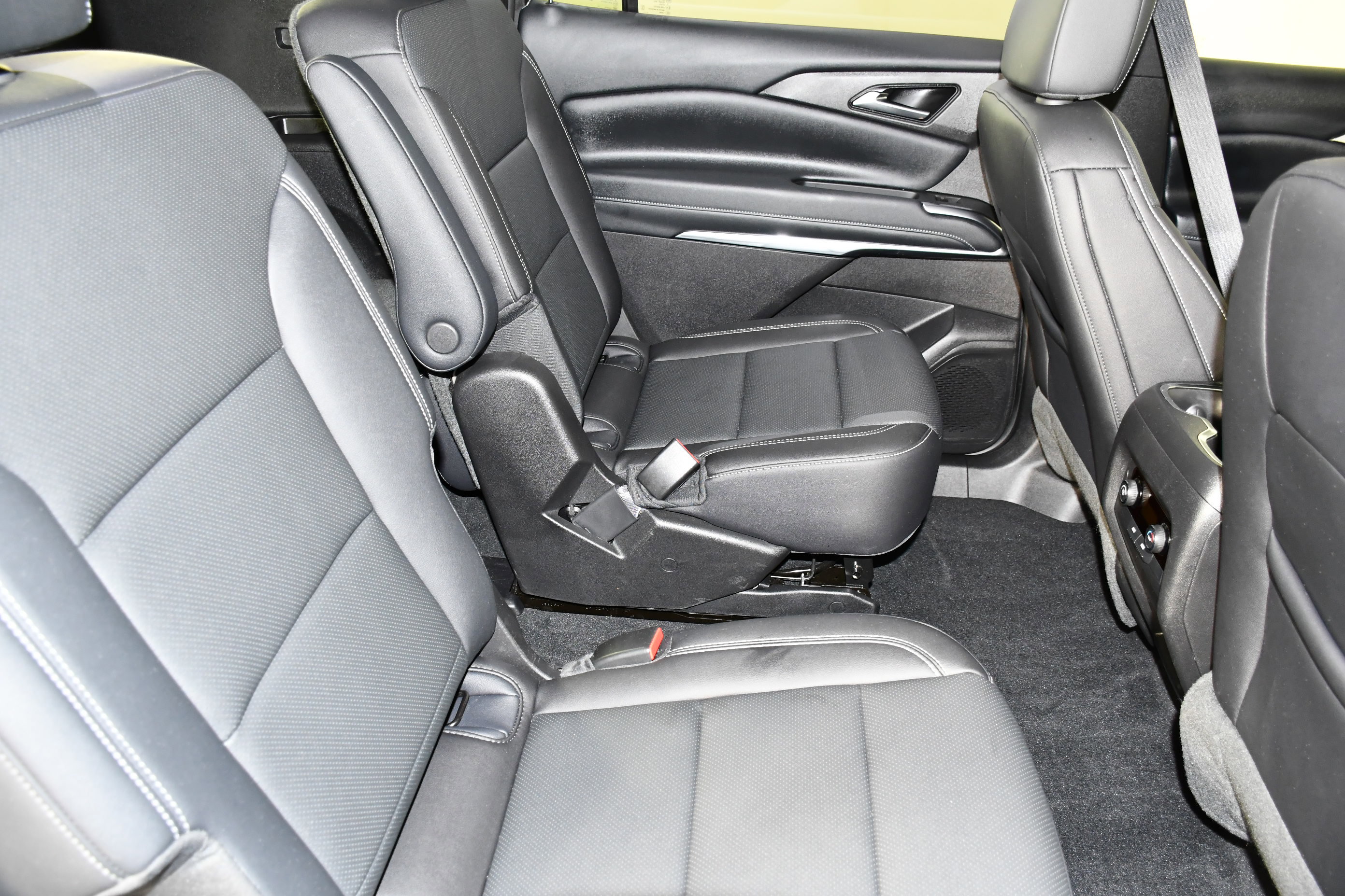Used 2026 Chevrolet Traverse LT image 44