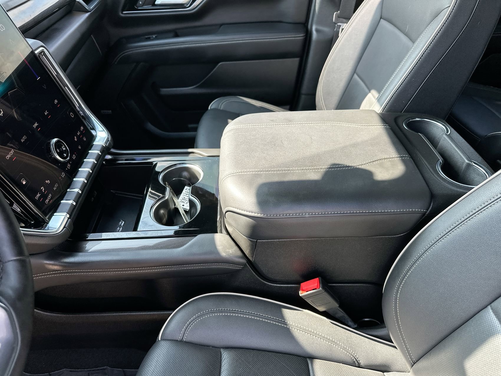 Used 2025 GMC Yukon Elevation AWD/4WD image 21