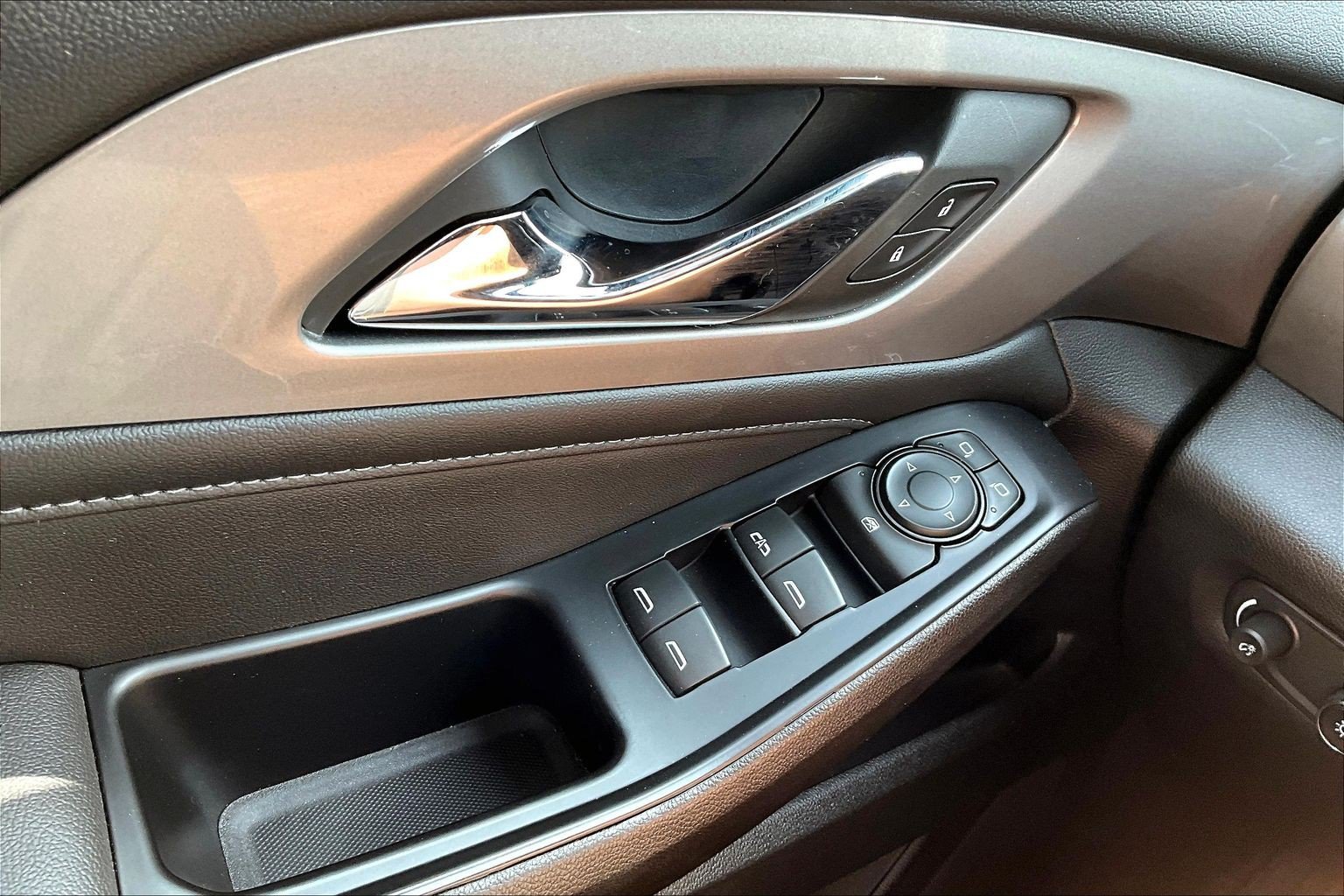 Used 2023 Chevrolet Traverse LT AWD/4WD image 34