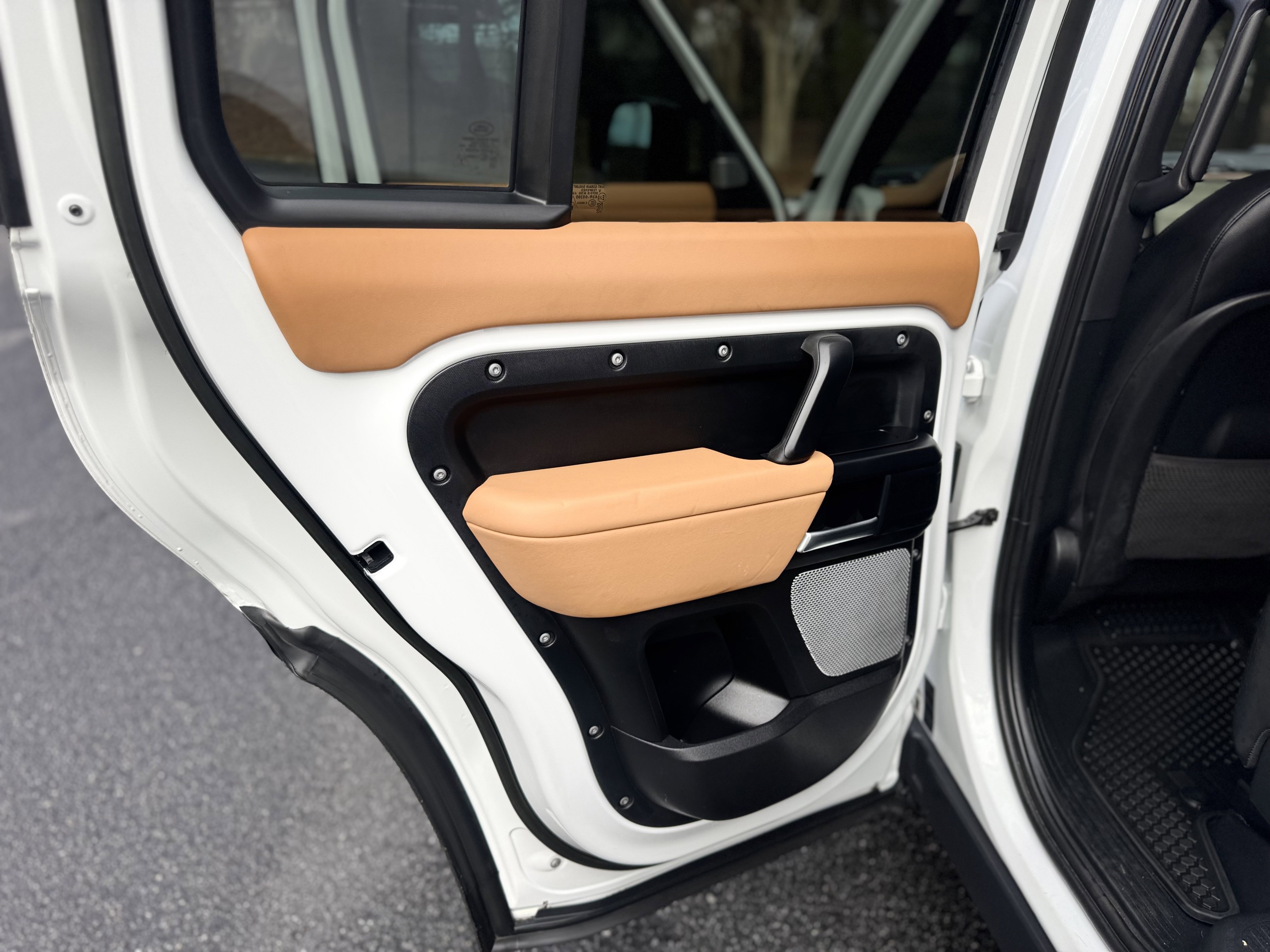 Used 2023 Land Rover Defender 130 S image 12