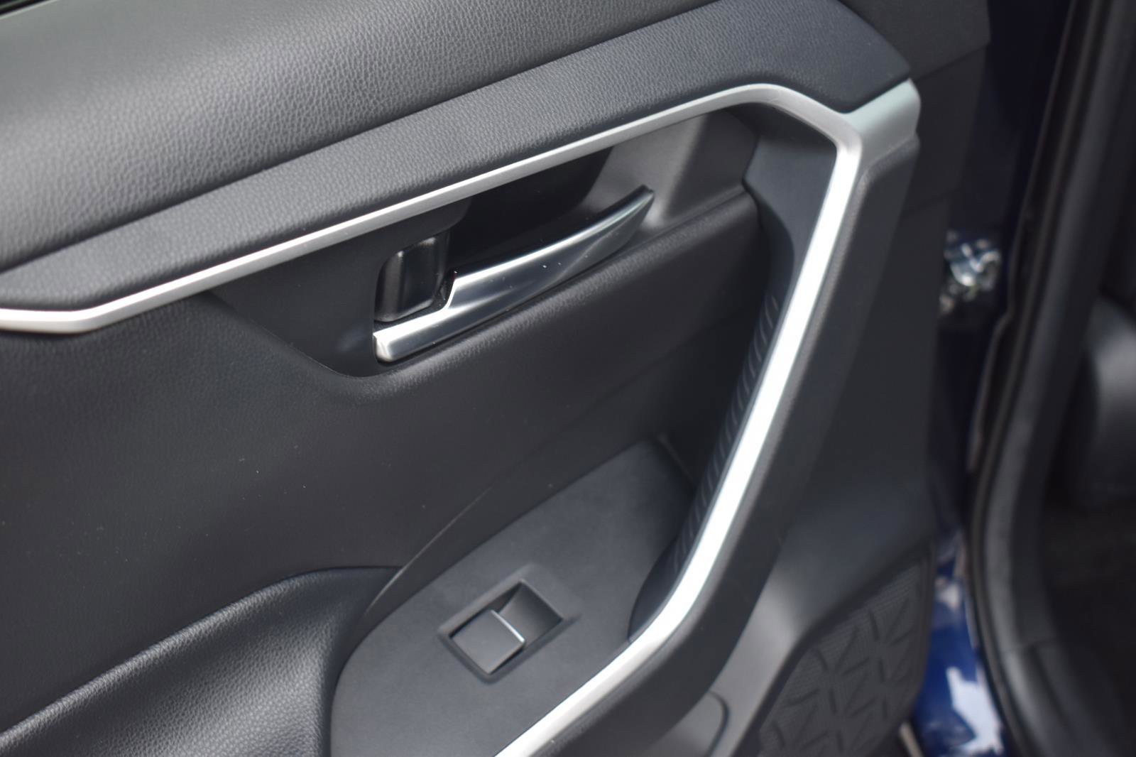 Used 2020 Toyota RAV4 XLE Premium FWD image 46