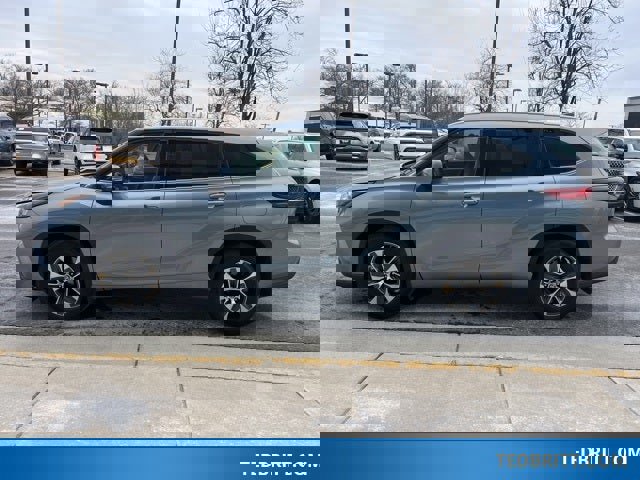 Used 2022 Toyota Highlander XLE image 4