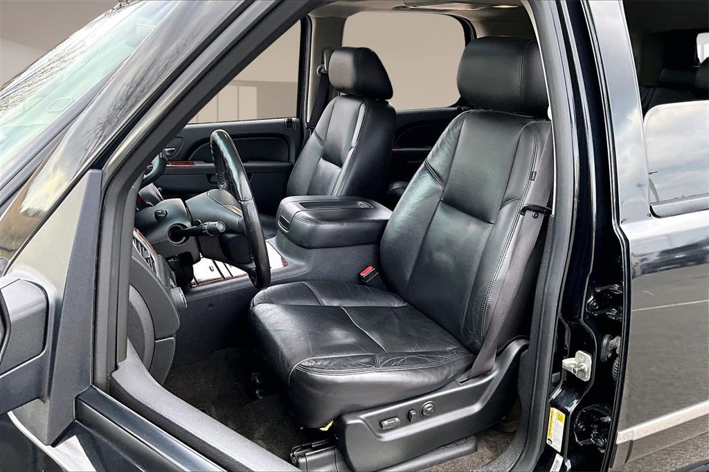 Used 2010 Chevrolet Tahoe LTZ image 27