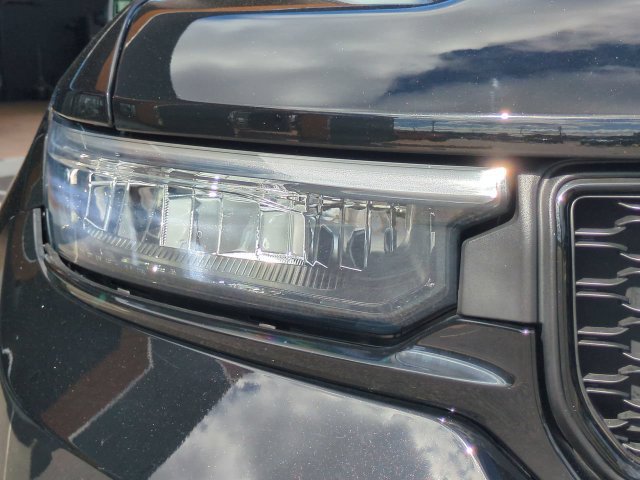 Used 2023 Jeep Grand Cherokee Limited w/ Black Appearance Package AWD/4WD image 10