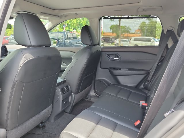 Used 2023 Nissan Rogue SV w/ SV Premium B Package FWD image 13