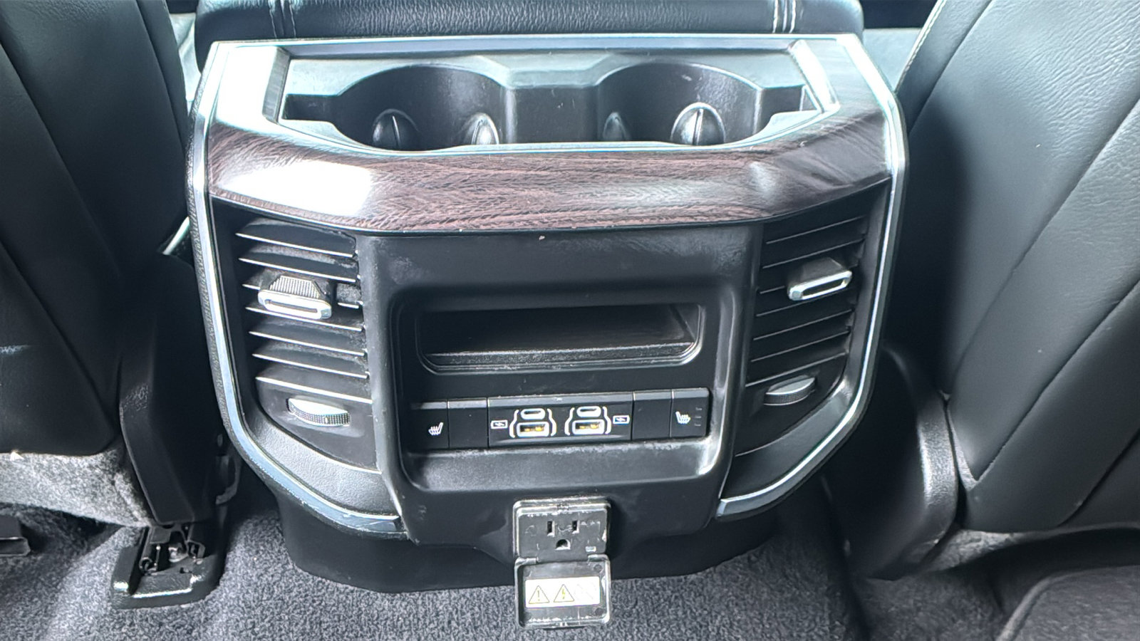 Used 2025 RAM 1500 Laramie AWD/4WD image 19