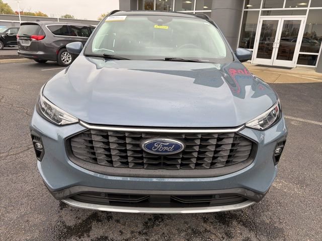 Used 2023 Ford Escape SE w/ Class II Trailer Tow Package image 13