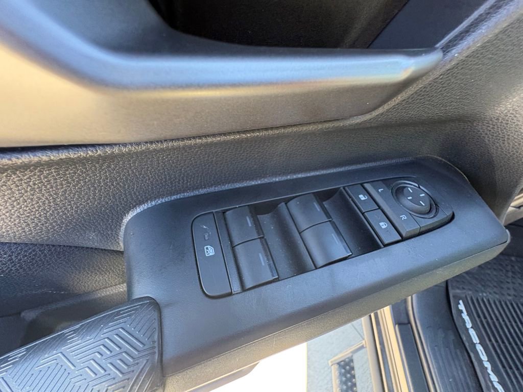 Used 2025 Toyota Tacoma TRD Sport image 19