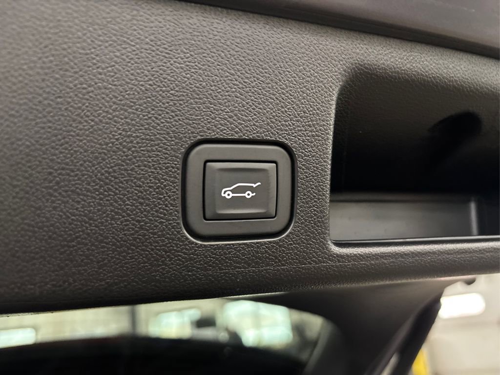 Used 2025 Chevrolet Equinox EV LT image 14