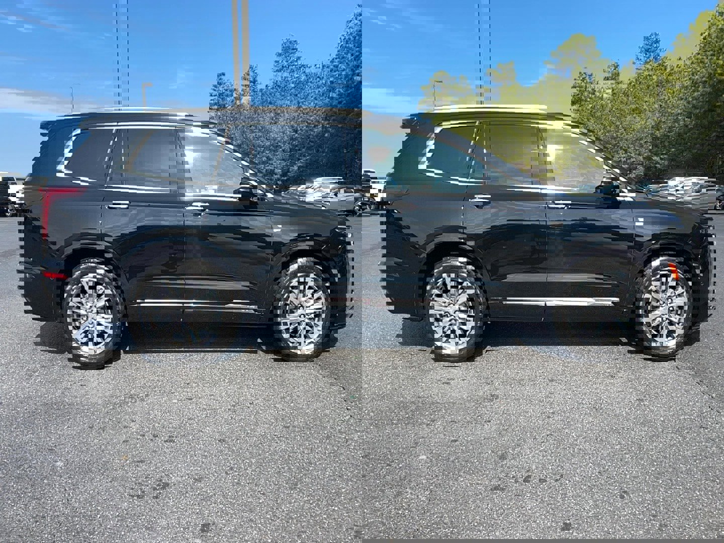 Used 2024 Cadillac XT6 Premium Luxury w/ Technology Package image 4