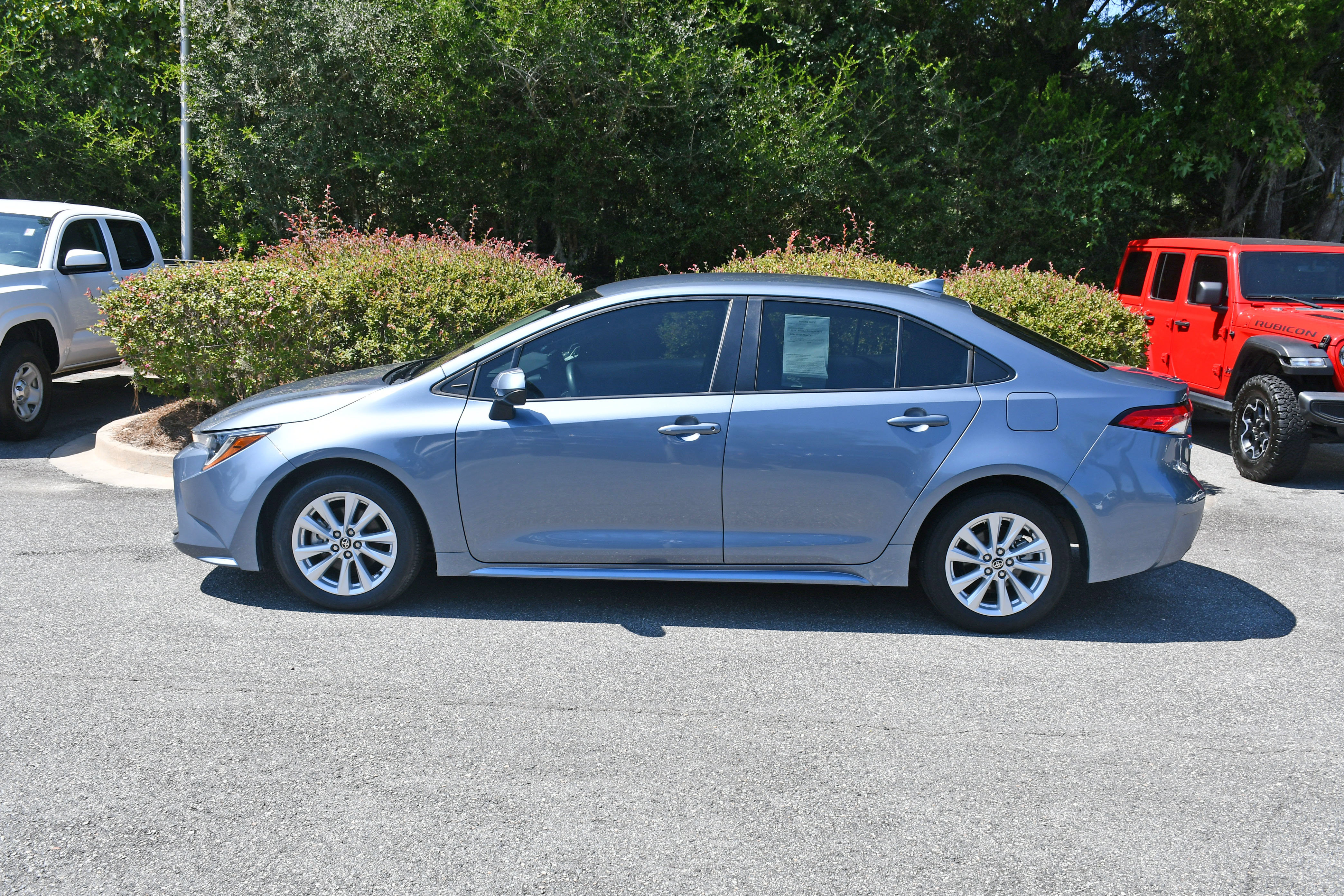 Used 2024 Toyota Corolla LE w/ LE Convenience Package FWD image 2