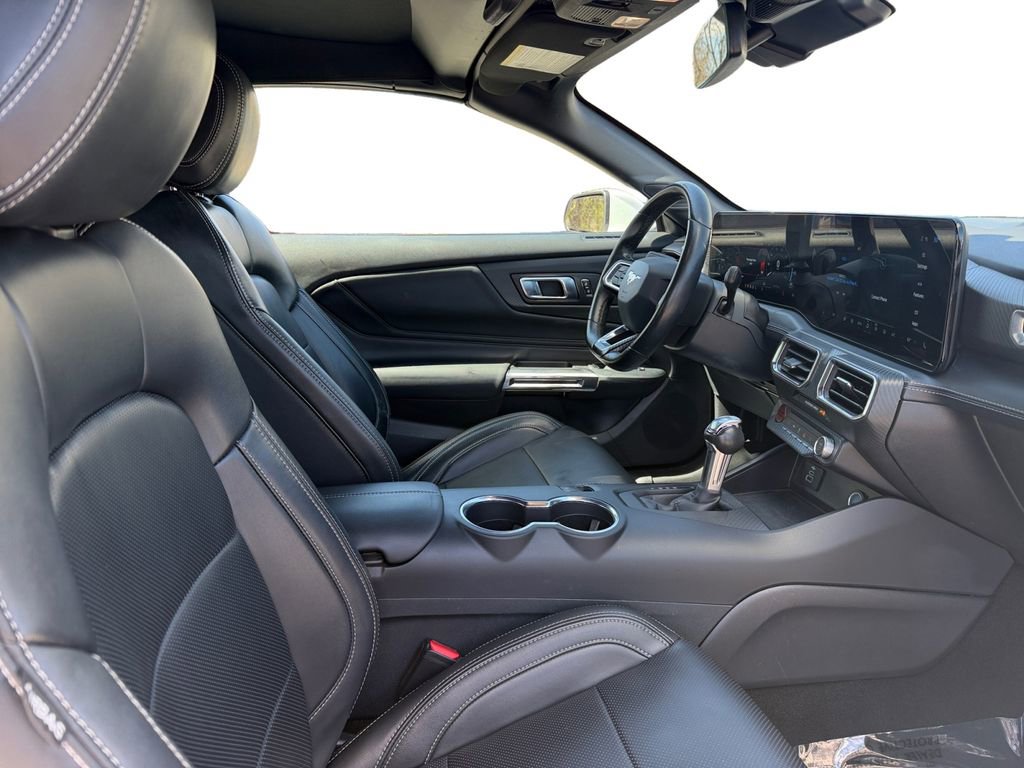 Used 2025 Ford Mustang Premium image 15
