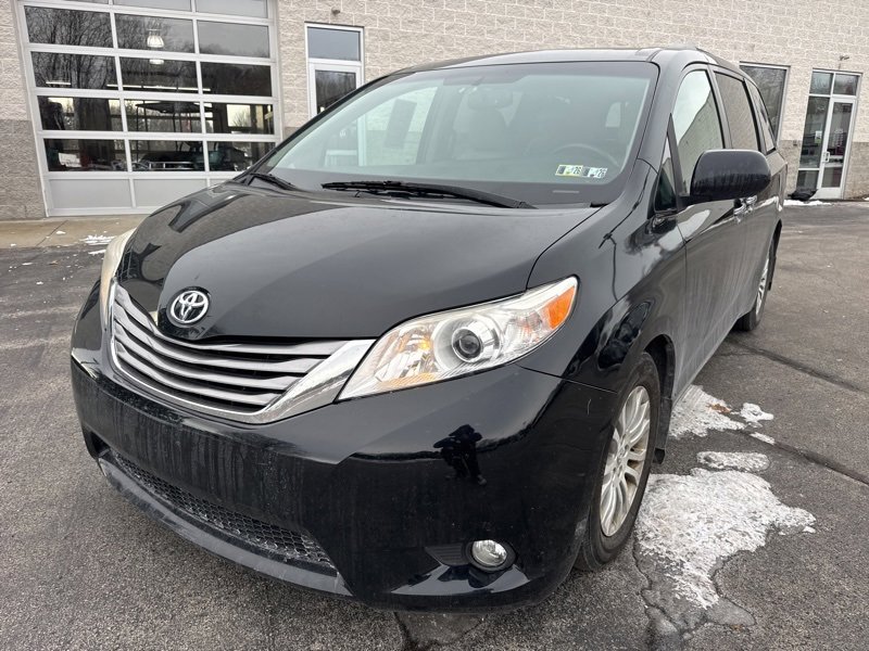 Used 2017 Toyota Sienna XLE image 7