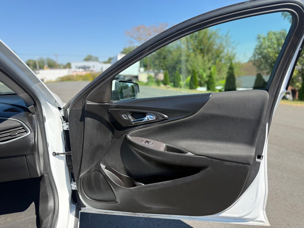 Used 2022 Chevrolet Malibu LT FWD image 18