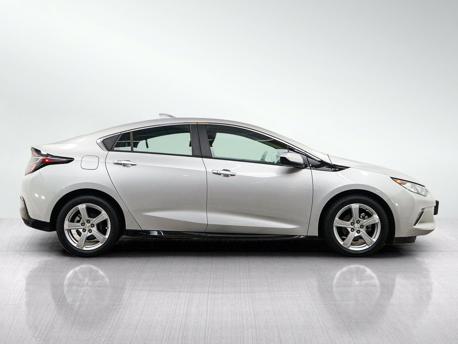 Used 2018 Chevrolet Volt LT w/ LT Driver Confidence Package FWD image 6