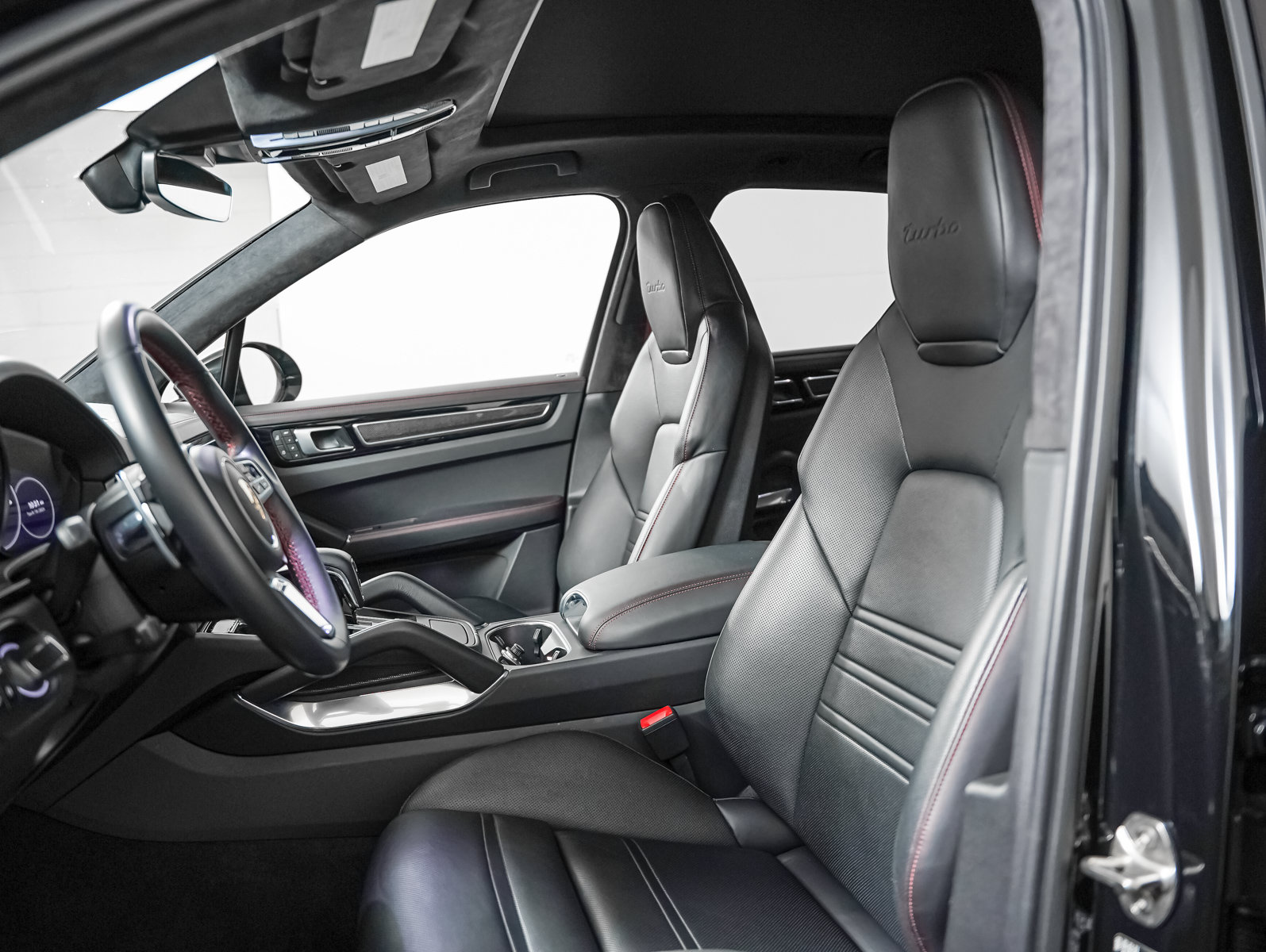 Certified 2023 Porsche Cayenne Turbo AWD/4WD image 5