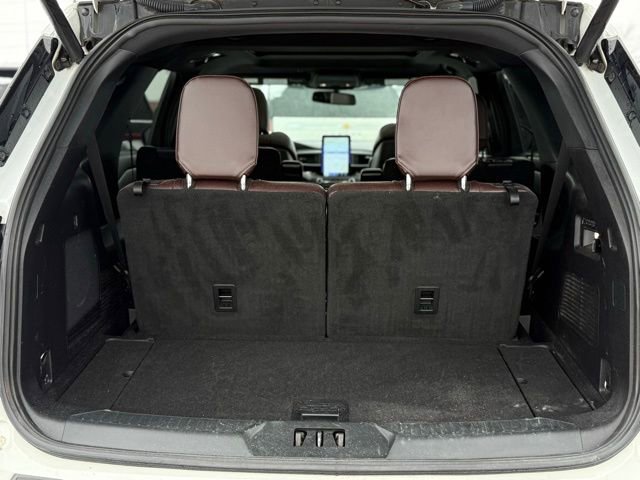 Used 2020 Ford Explorer Platinum w/ Premium Technology Package image 35