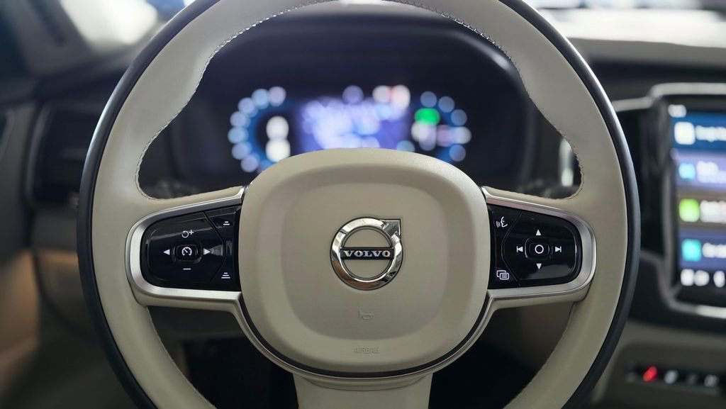 Certified 2025 Volvo XC90 T8 Plus image 27