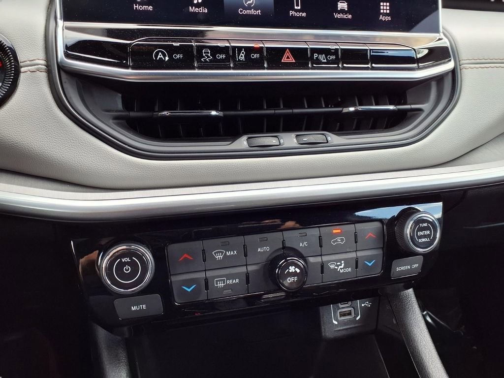 Used 2025 Jeep Compass Limited image 9