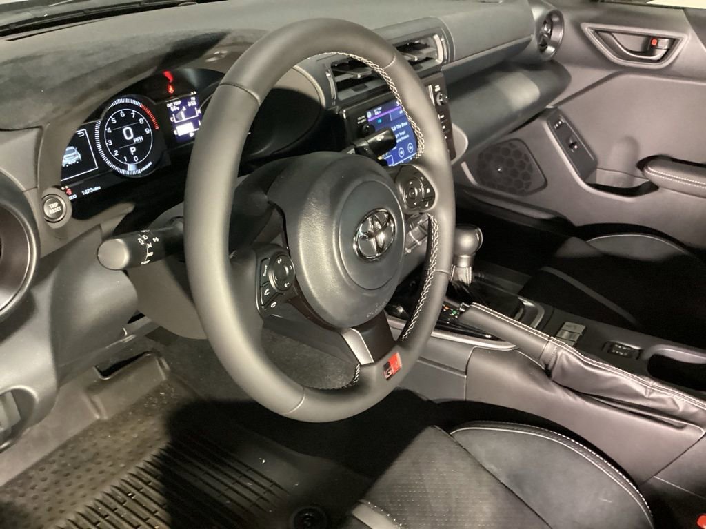 Used 2025 Toyota GR86 Premium w/ ALL Weather Mat Package (TMS) RWD image 11