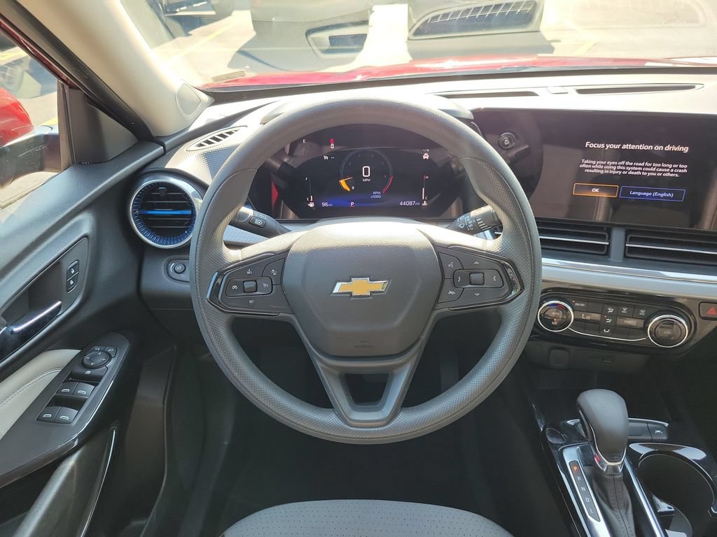 Used 2025 Chevrolet Trax LT FWD image 13