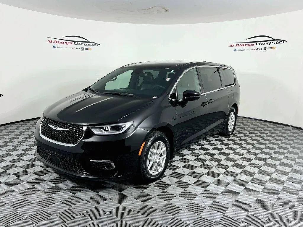 Used 2026 Chrysler Pacifica Select FWD image 4