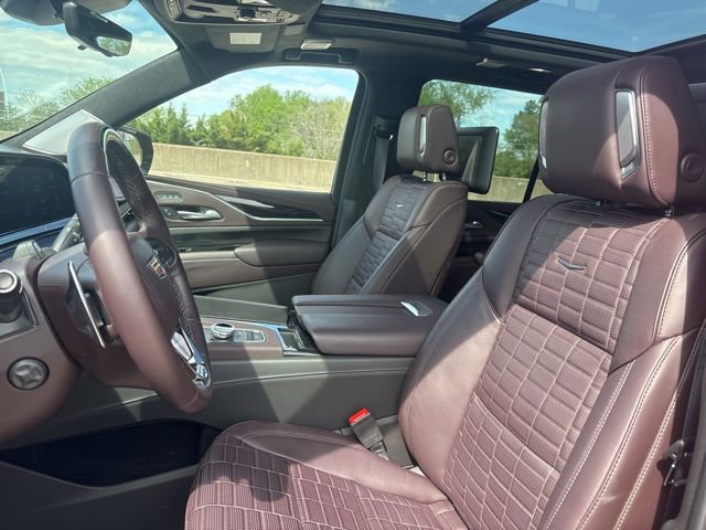 Used 2023 Cadillac Escalade V w/ Heavy-Duty Trailer Package image 3