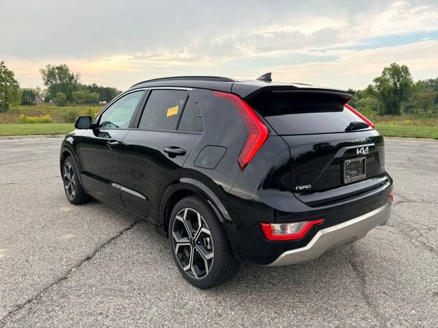 Certified 2025 Kia Niro EX Touring FWD image 3