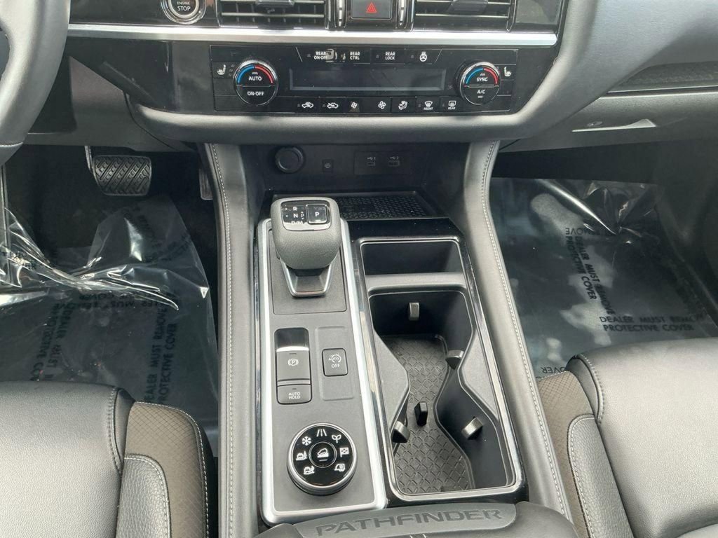 Used 2024 Nissan Pathfinder SL image 16