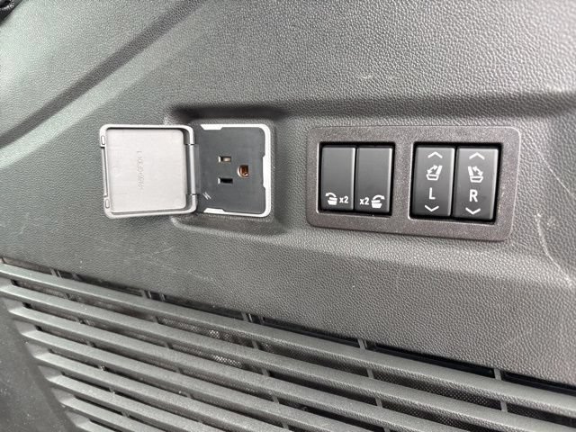 Used 2023 Chevrolet Tahoe Premier AWD/4WD image 44