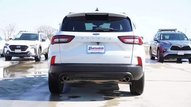 Used 2025 Ford Escape ST-Line AWD/4WD image 8