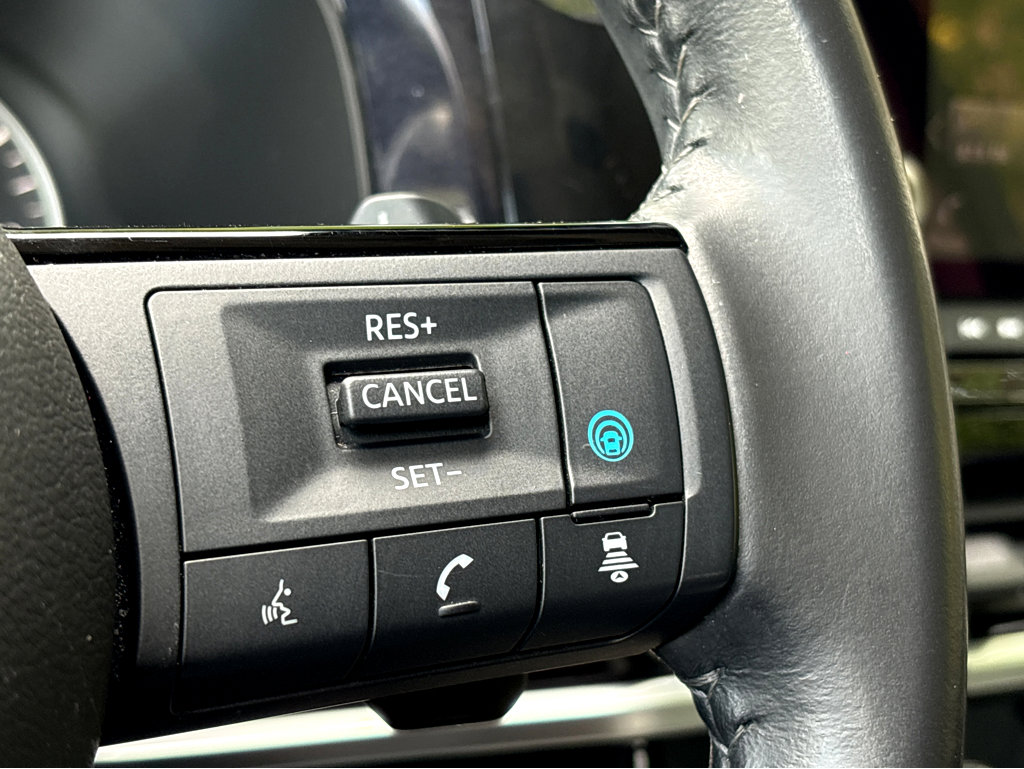 Used 2022 Nissan Pathfinder SV w/ SV Premium Package image 12