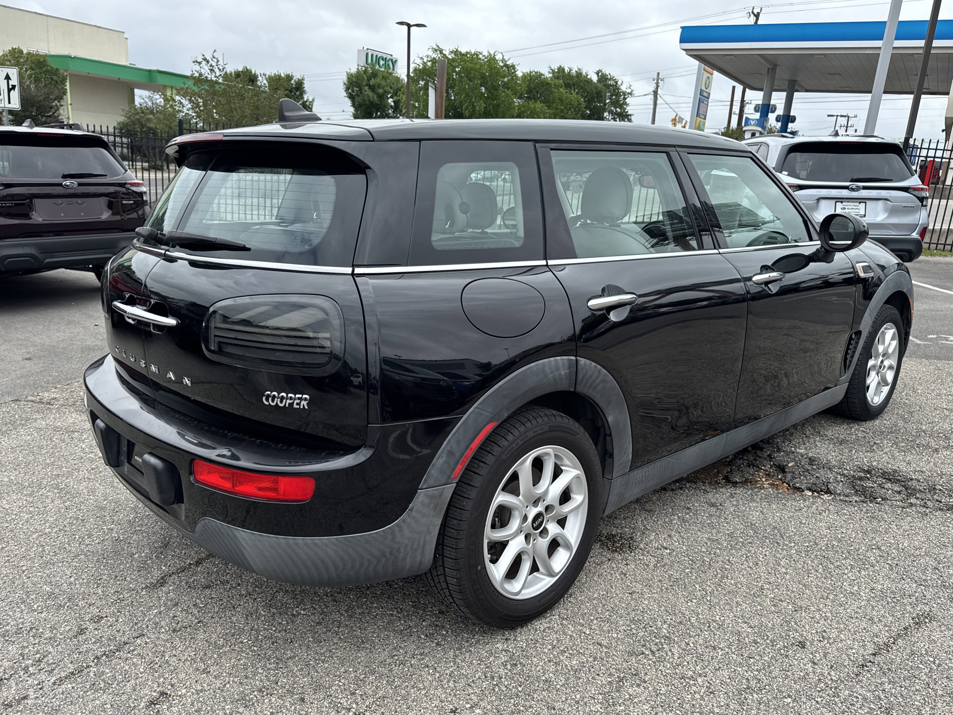 Used 2017 MINI Cooper Clubman FWD image 5