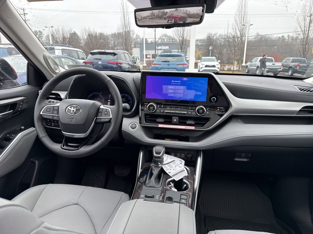 New 2026 Toyota Highlander Platinum image 11
