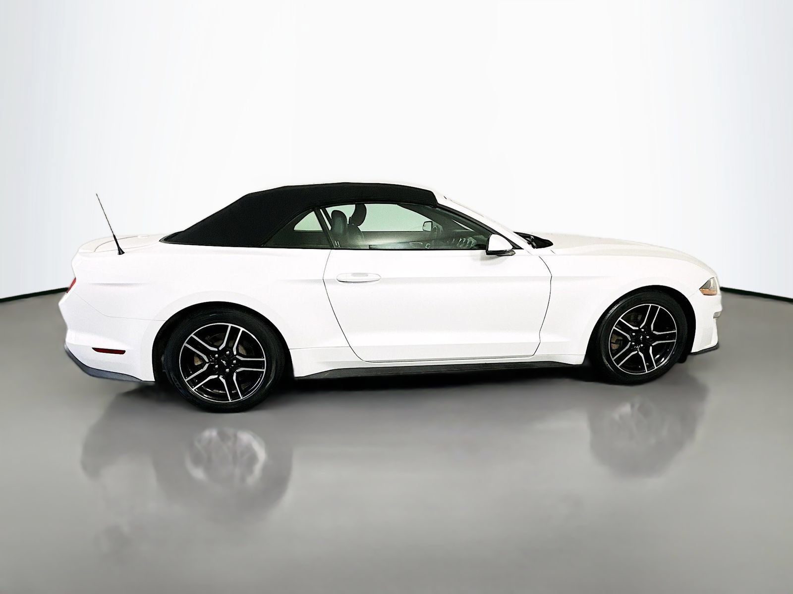 Used 2018 Ford Mustang Premium RWD image 8