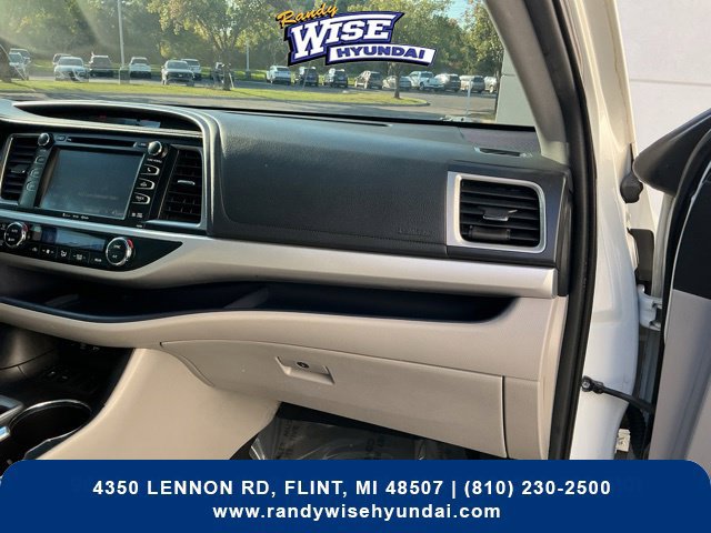 Used 2019 Toyota Highlander XLE FWD image 40